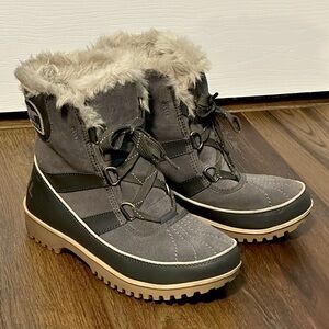 Sorel Tivoli II Waterproof Suede Boots in Quarry Gray - Like New, size 7